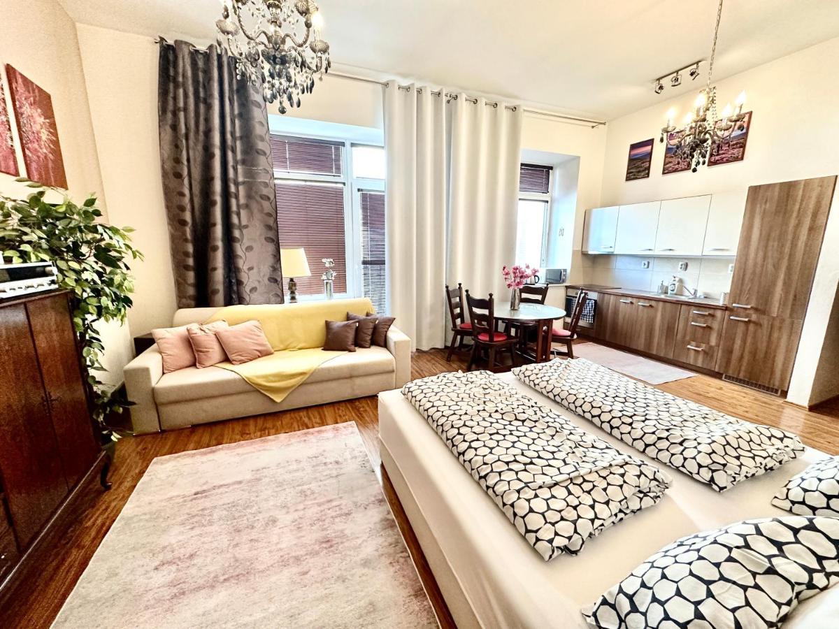 Home Away Main Square Apartment بوبراد المظهر الخارجي الصورة