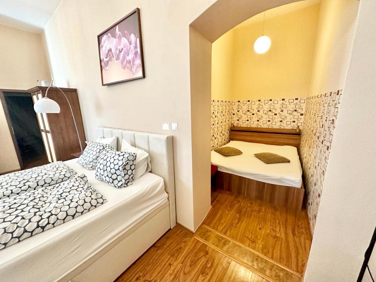 Home Away Main Square Apartment بوبراد المظهر الخارجي الصورة