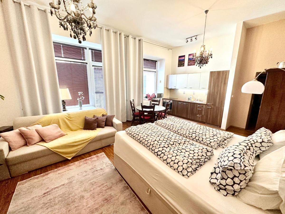 Home Away Main Square Apartment بوبراد المظهر الخارجي الصورة