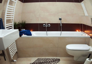 Home Away Main Square Apartment بوبراد المظهر الخارجي الصورة